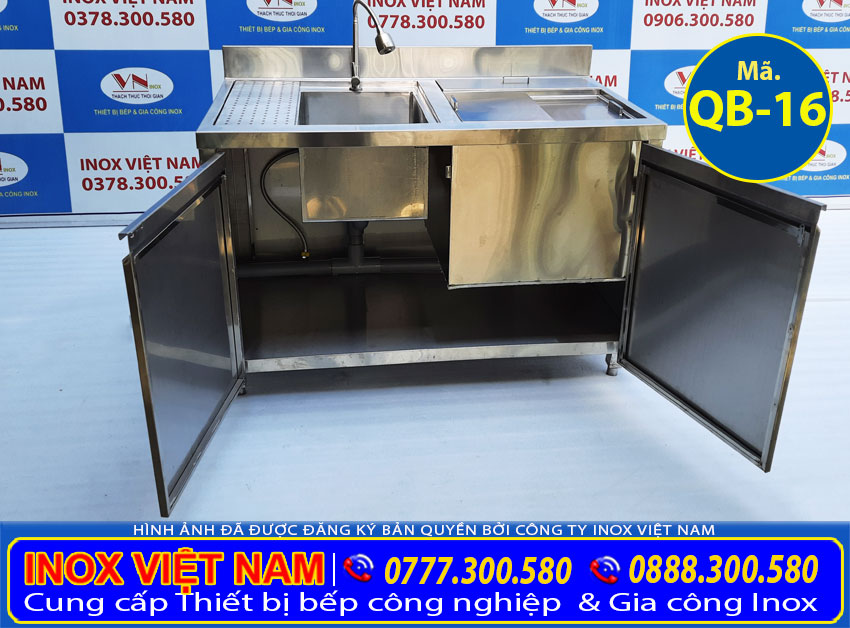Cửa tủ ngăn dưới của quầy pha chế inox