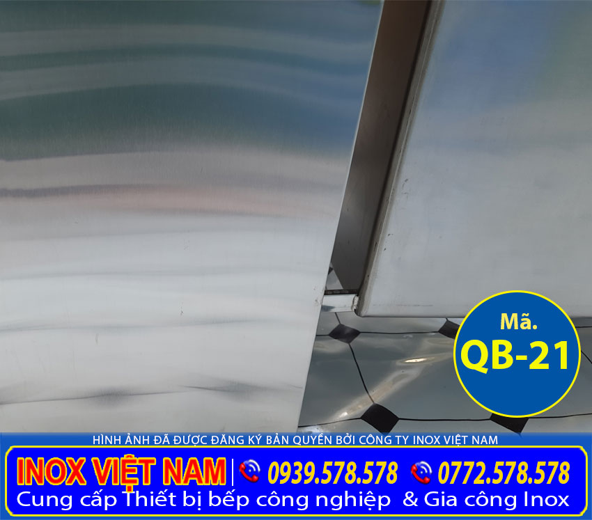 Mặt sau thùng đá inox kèm bồn rửa inox quầy bar